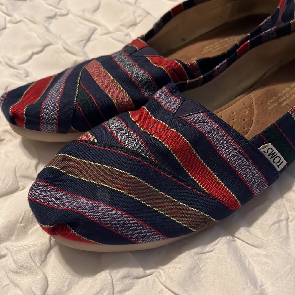 TOMS - Picture 2 of 4